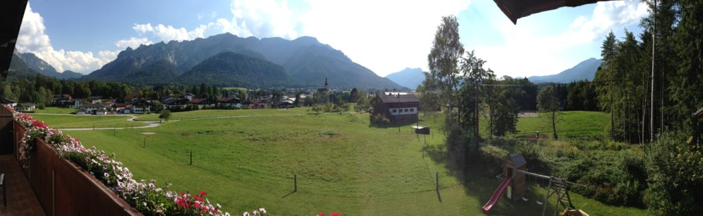 Panoramaansicht vom Balkon von Wohnung 2